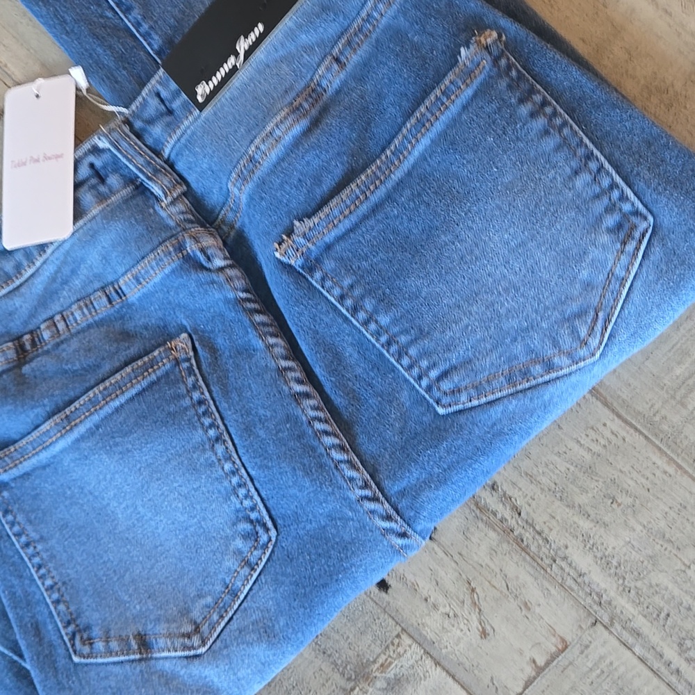 Women's Straight Leg Distressed Jeans - Medium Blue Emma Jeans Size 5 NWT - Picture 9 of 9